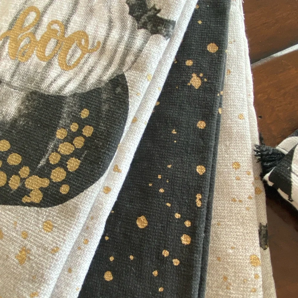 Tahari Halloween BOO Ghosts Black and White Kitchen Towels bundle - (2) sets